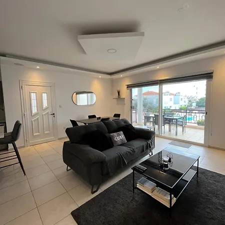 Elite Escapes Roof Terrace - Kato Апартаменты