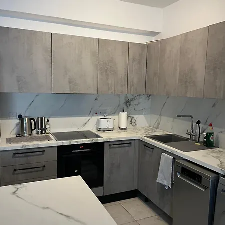 Elite Escapes Roof Terrace - Kato Apartmán *